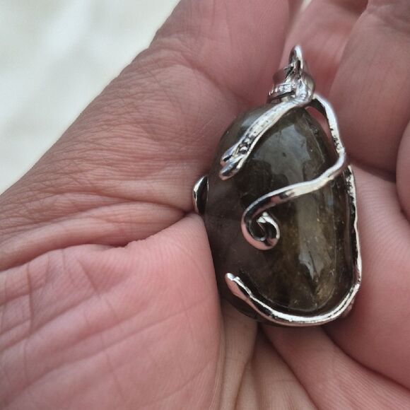 Labradorite Pendant Necklace in Silver Setting 18K GP - Picture 12 of 16